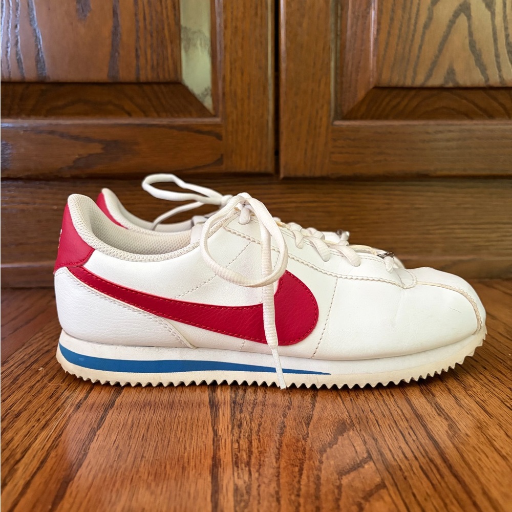 Nike Kids White Sneakers with Red Swoosh and Blue Accent - Size 7Y